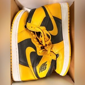 Air Jordan 1 Retro Yellow and Black High-Top Sneakers